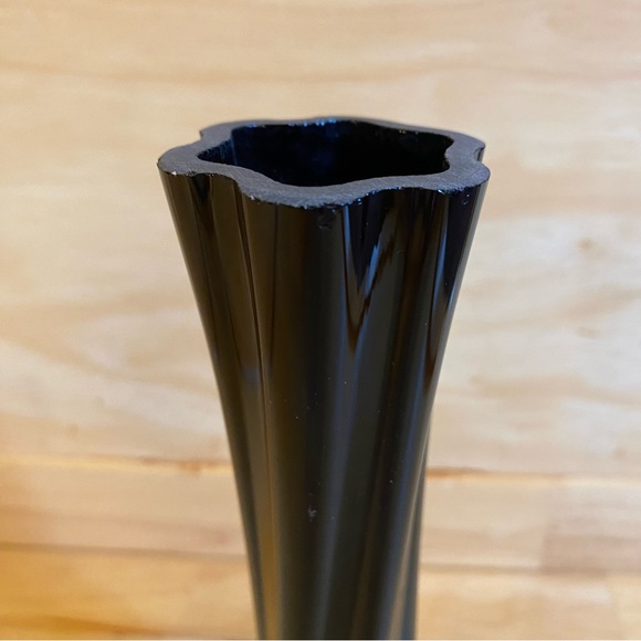 Solid Ebony Black Art Glass Lobed Twist Bud Vase - Picture 6 of 7